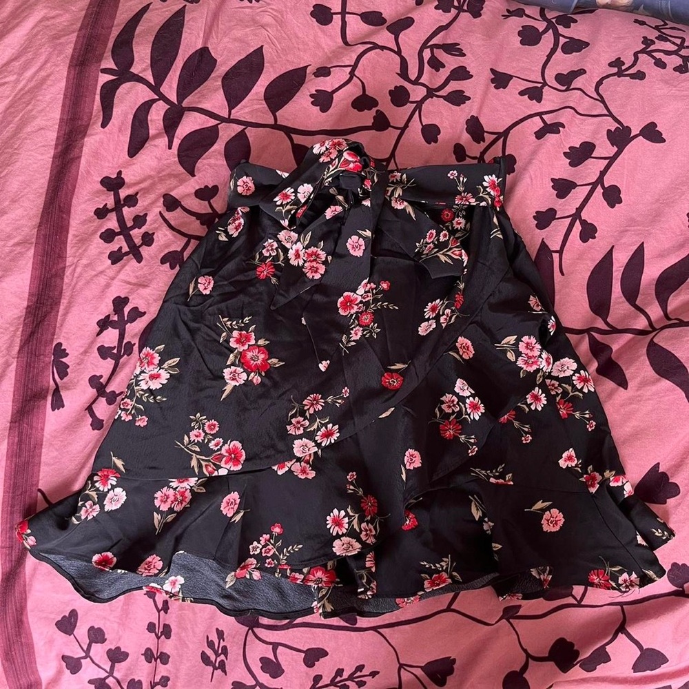HM Divided Black Pink Floral Skirt
